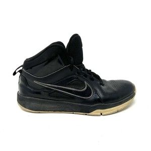 Nike Team Hustle D6 Youth Size 5.5 Boys Black White Basketball Shoes 599187-001